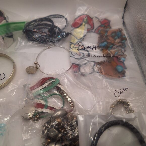 Lot Of 20 Of Used Unbranded/branded Bracelets - Picture 5 of 17